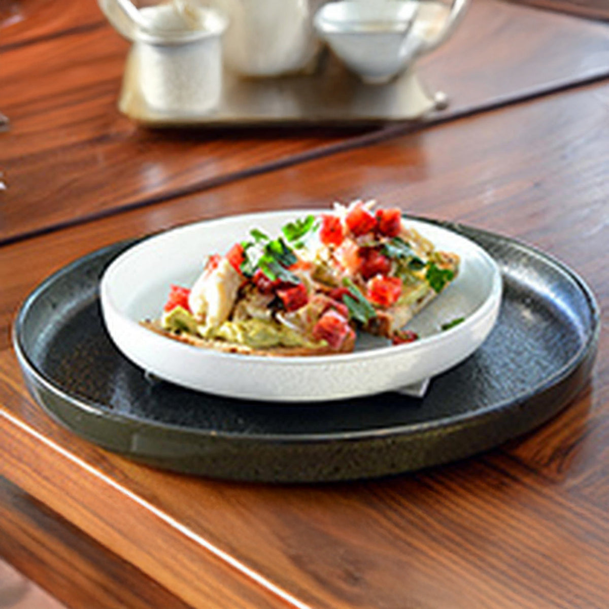 Turgla Fusion Glass dia.9.5" Round White Glass Plate (1 each)